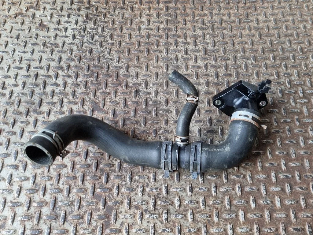Engine coolant pipe/hose – Nissan Juke I F15 (2010-2018)