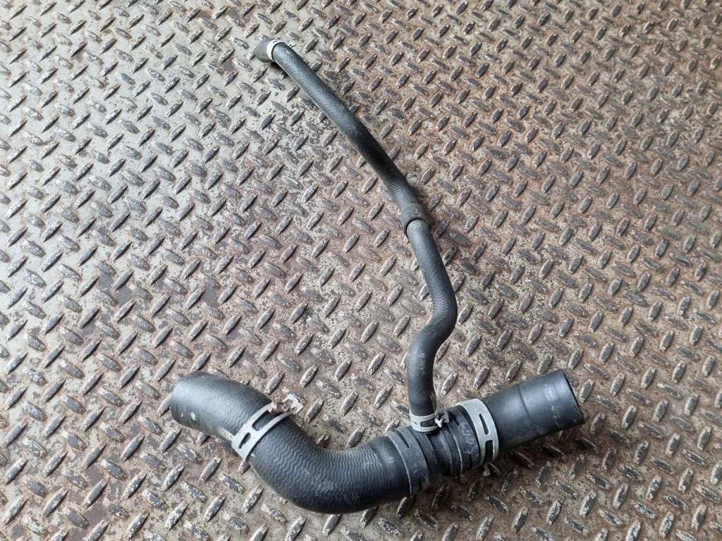 Engine coolant pipe/hose – Nissan Juke I F15 (2010-2018)