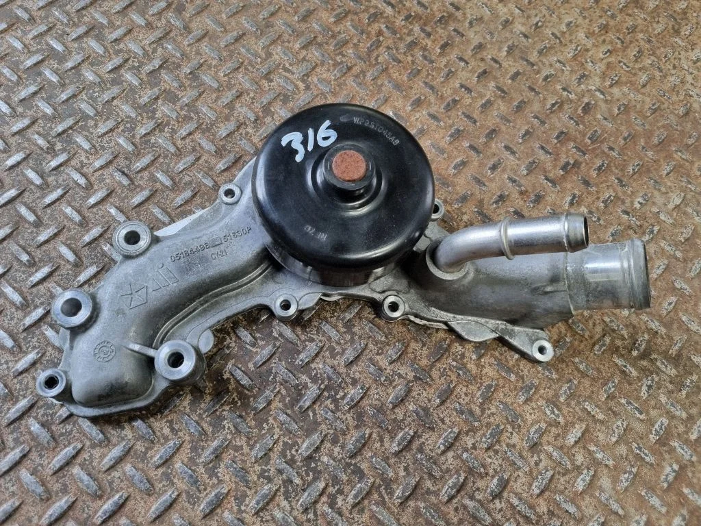 Water pump 05184498