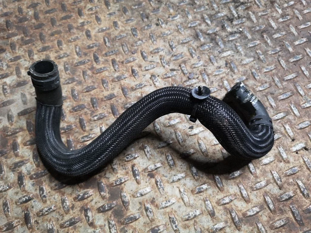 Engine coolant pipe/hose G4D39Y439FA