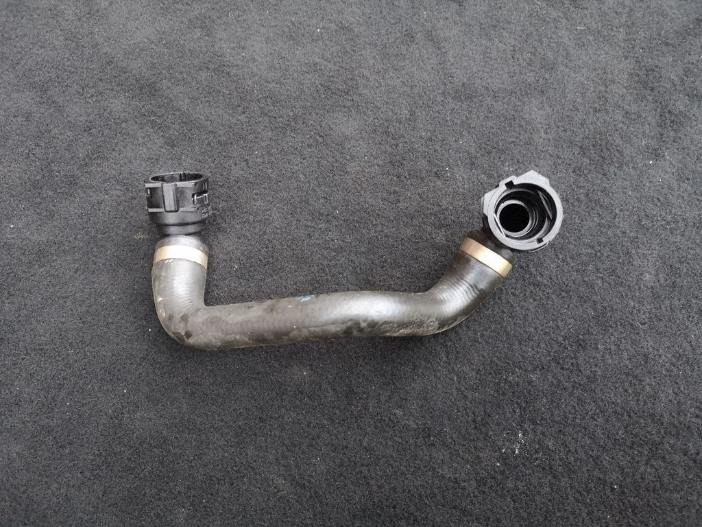 Engine coolant pipe/hose 8616175