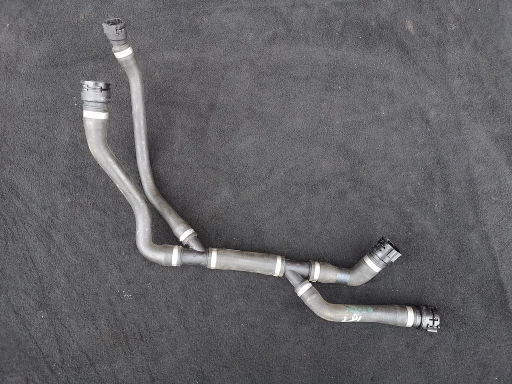 Engine coolant pipe/hose 8676894