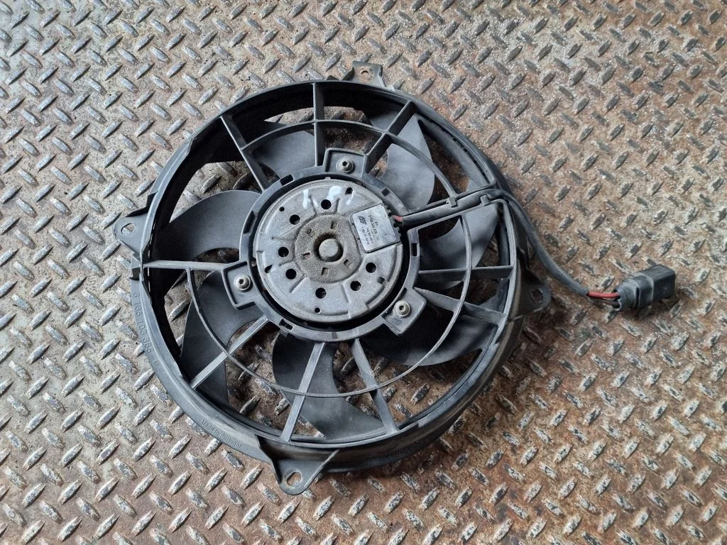 Elektriskais radiatora ventilators 7M3959455A