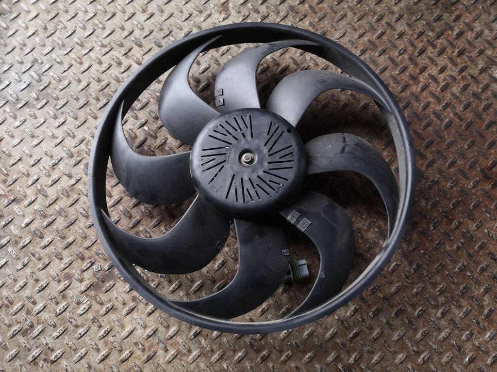 Electric radiator cooling fan 3R471304