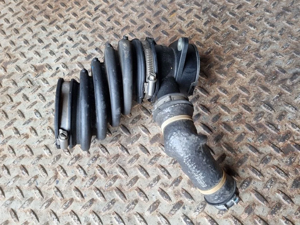 Turbo air intake inlet pipe/hose – Volvo V40 (2012-2019)
