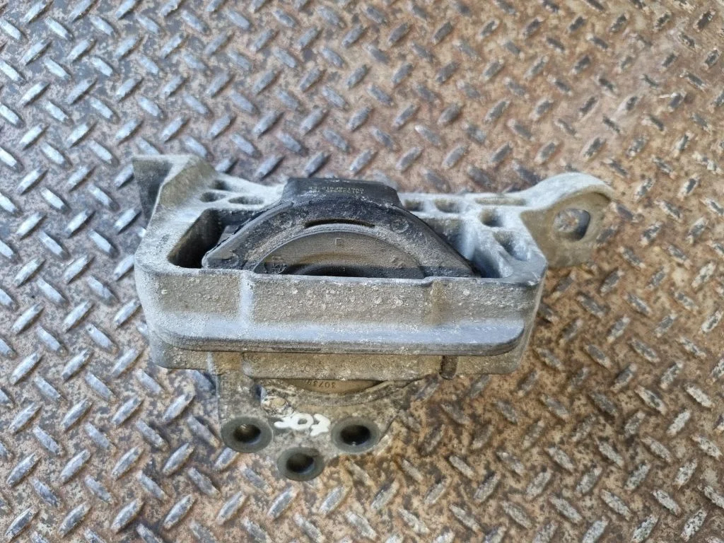 Dzinēja spilvens CV616F012EB