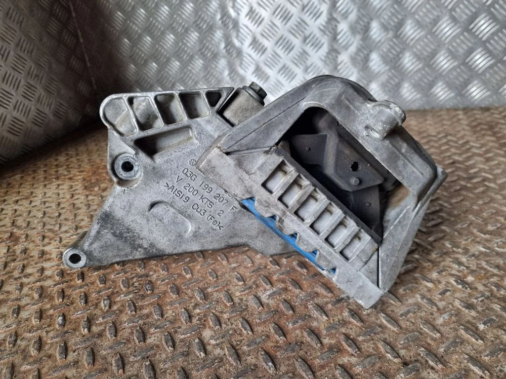 Engine mount bracket – Volkswagen Passat B5.5 (2001-2005)
