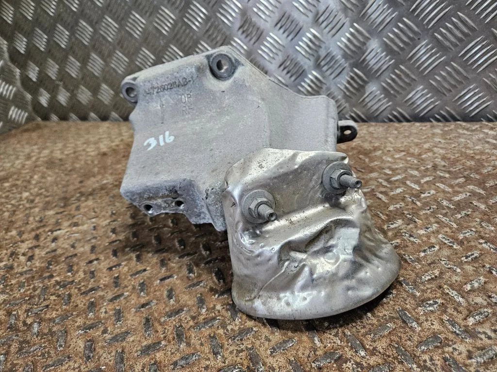 Engine mounting bracket 04726028AB
