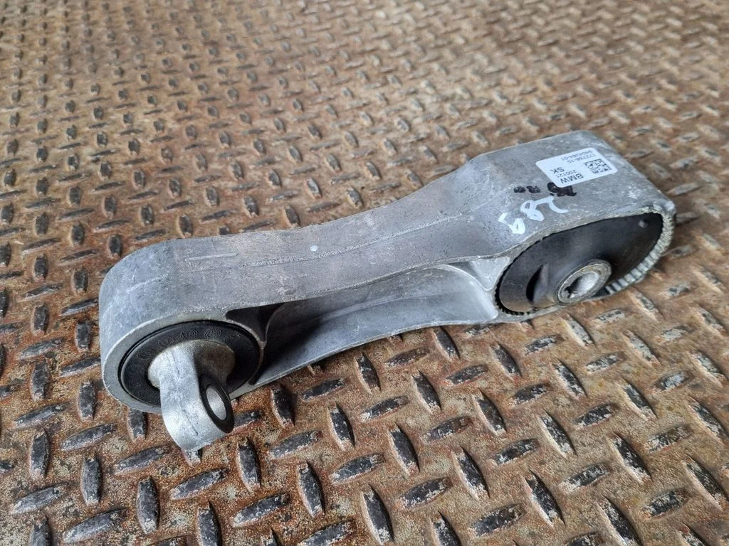 Engine mount bracket 9454384