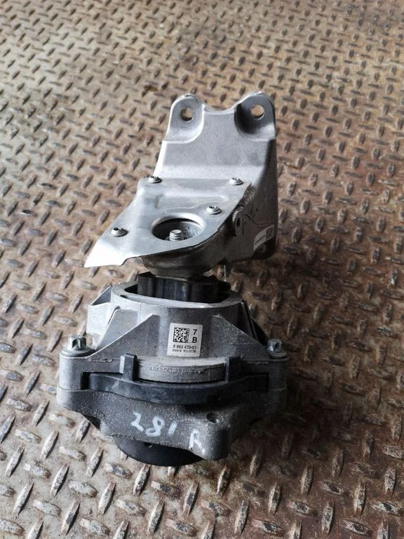 Engine mount bracket 6865470