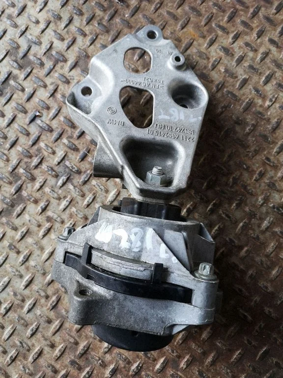 Engine mount bracket 6859415