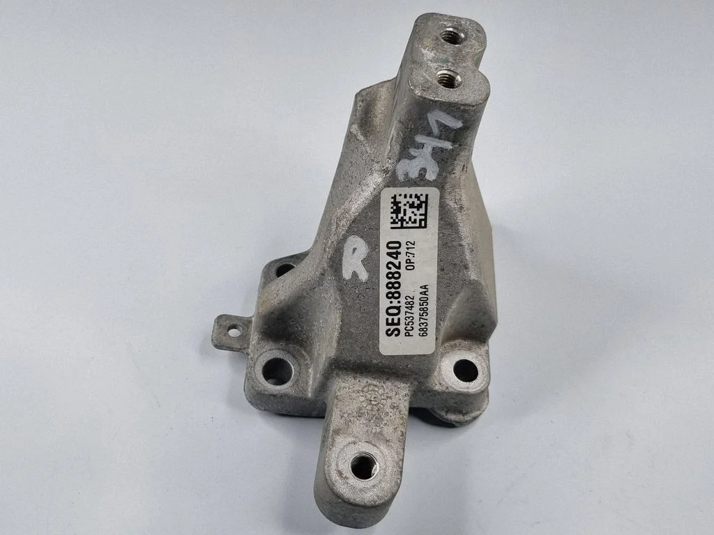 Engine mounting bracket – Jeep Grand Cherokee WL (2021-)