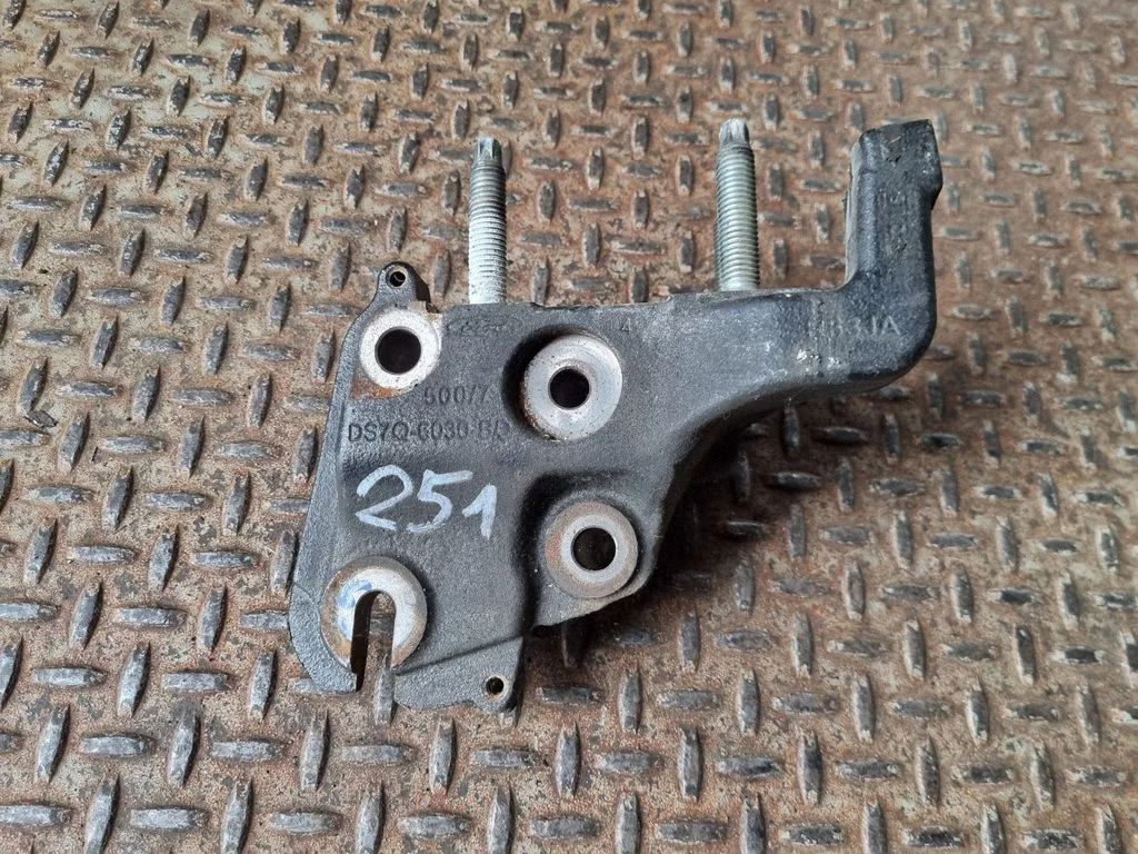 Engine mounting bracket DS7Q6030BC
