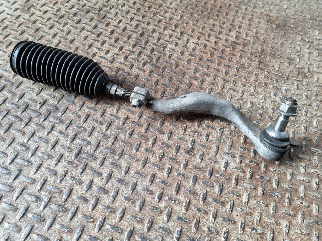 Steering tie rod – right