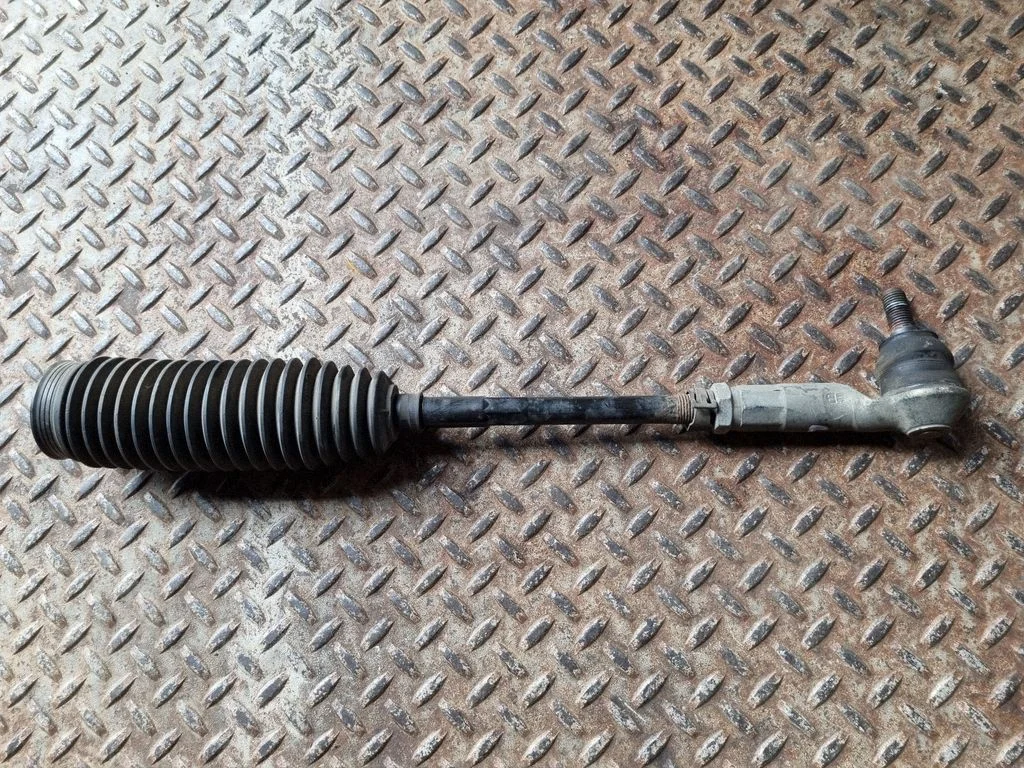 Steering tie rod – left