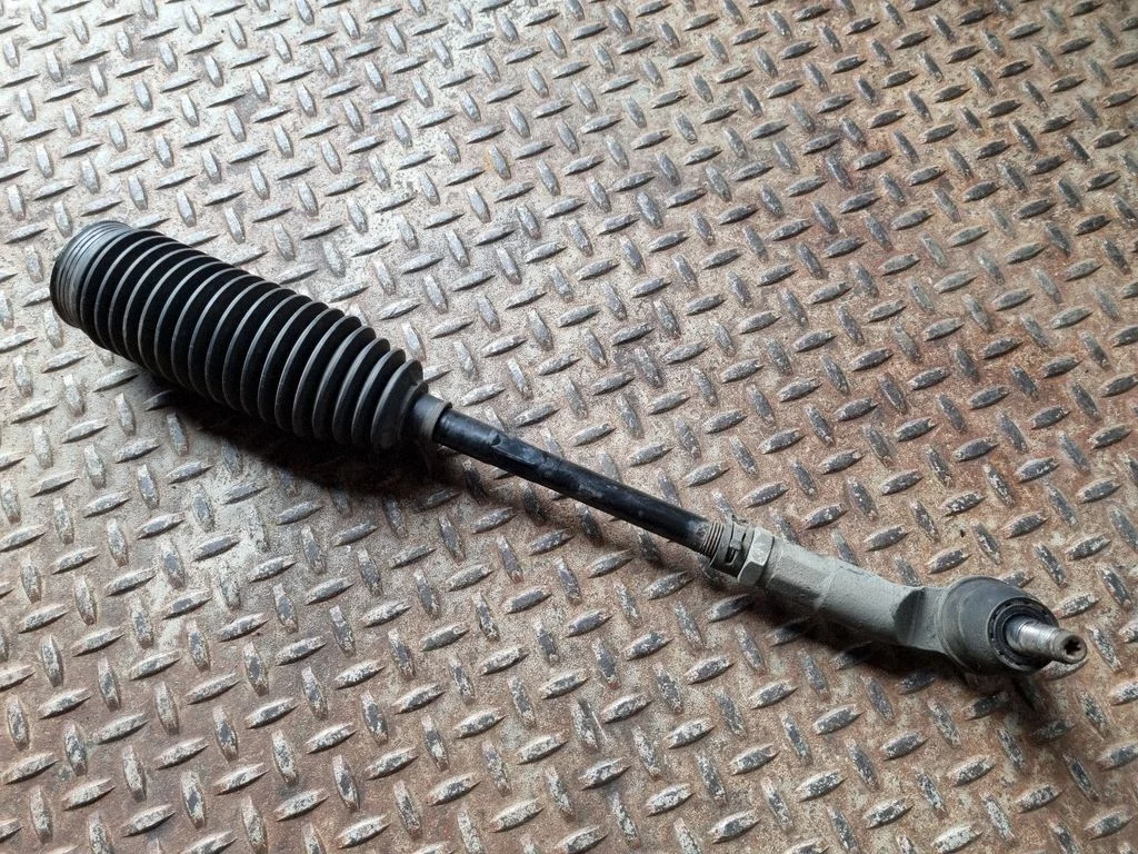 Steering tie rod – right