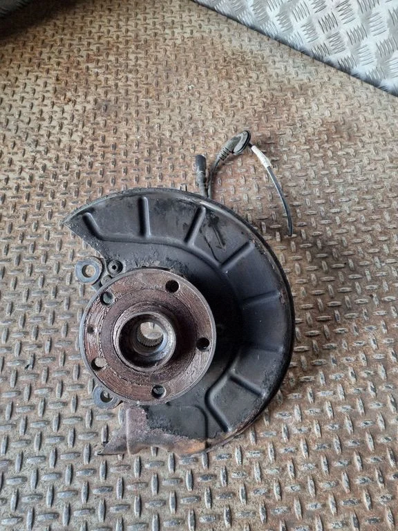Front wheel hub – Volkswagen Tiguan (2007-2016)
