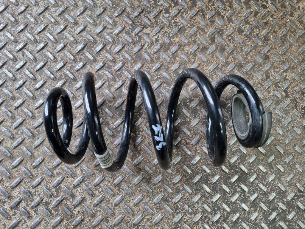 Rear coil spring 6871665