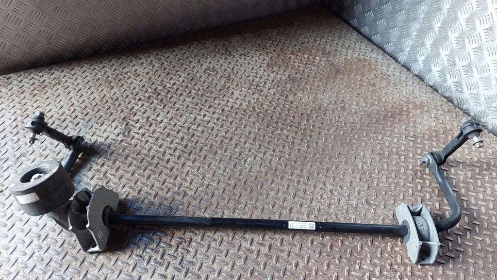 Tagumine stabilisaator 6861456