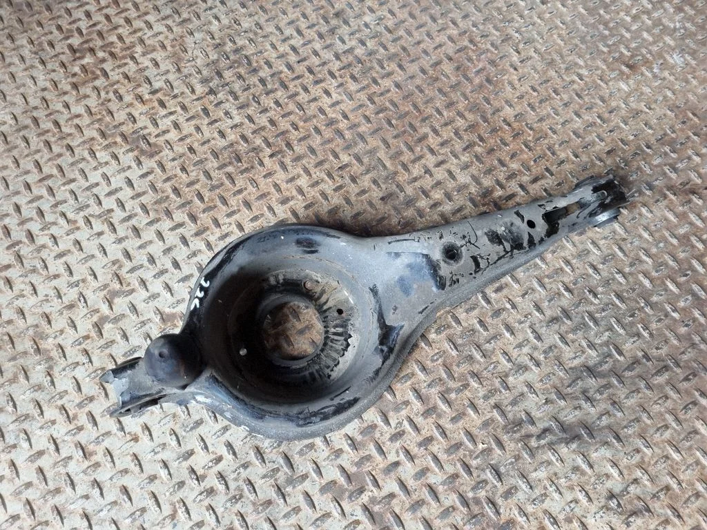 Rear upper control arm/wishbone