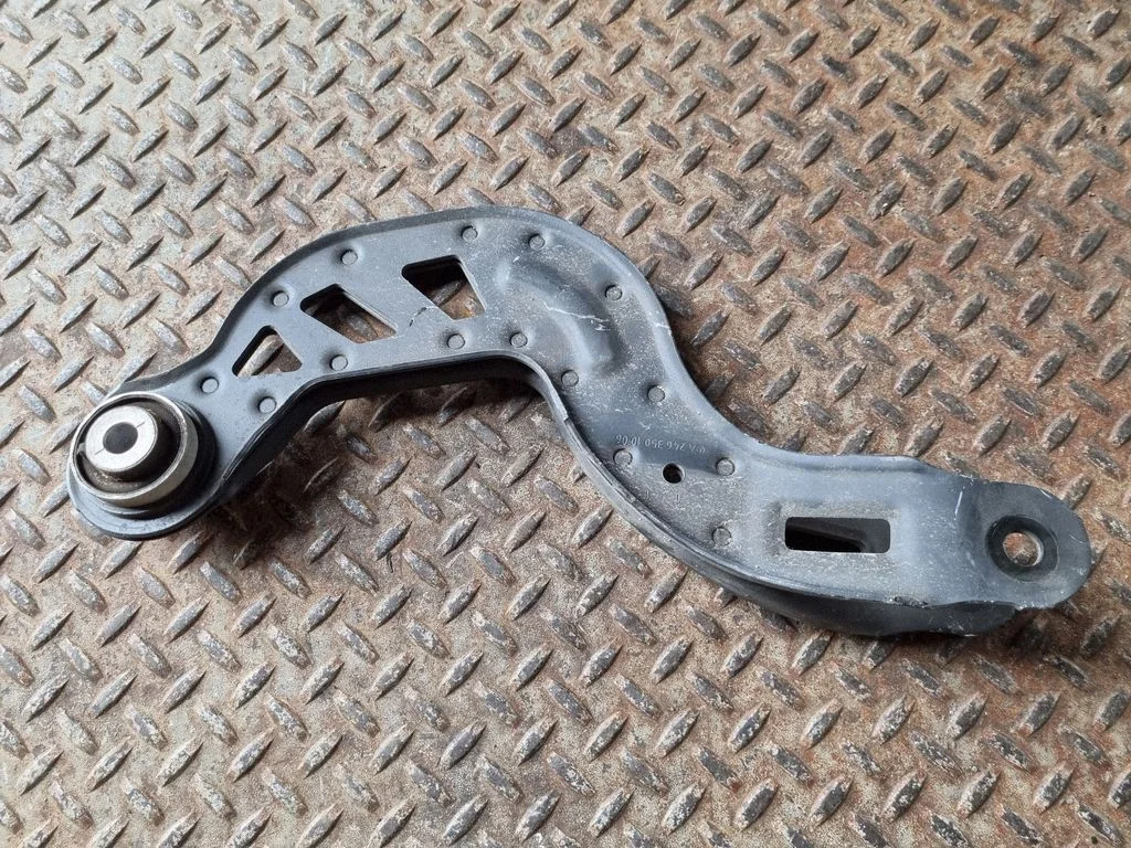 Rear control arm A2463501006