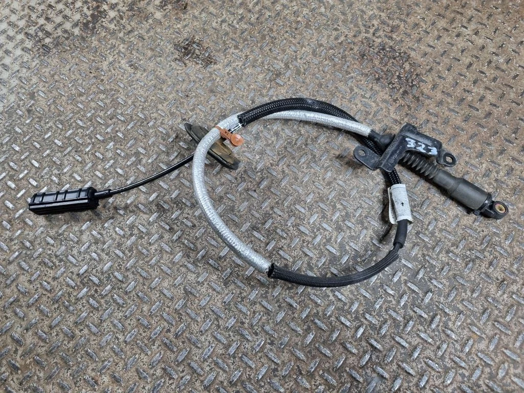 Gear shift cable linkage 68394556AB