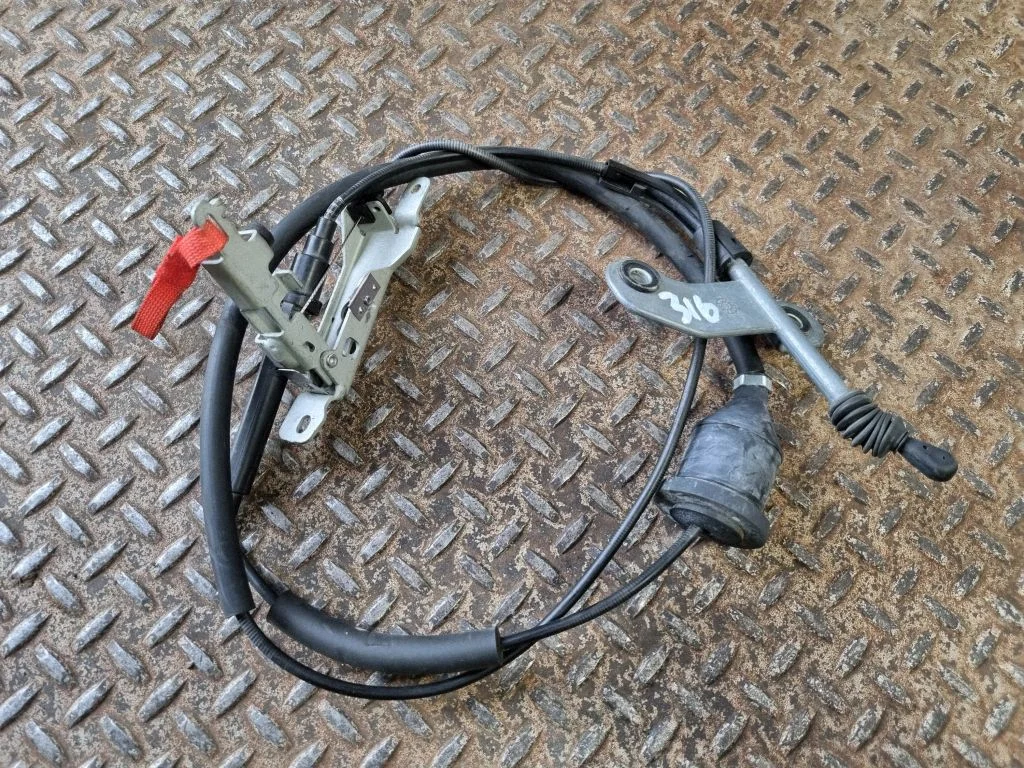 Gear shift cable linkage 68066472AH