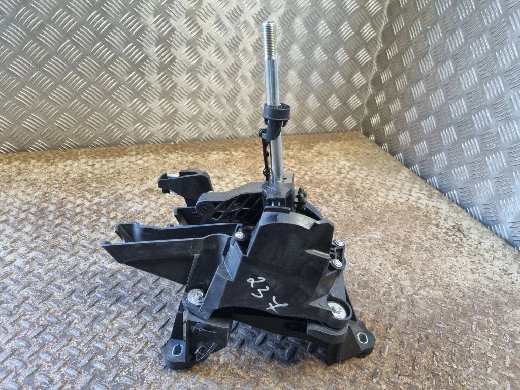 Pavarų perjungimo mechanizmas (kulisa)