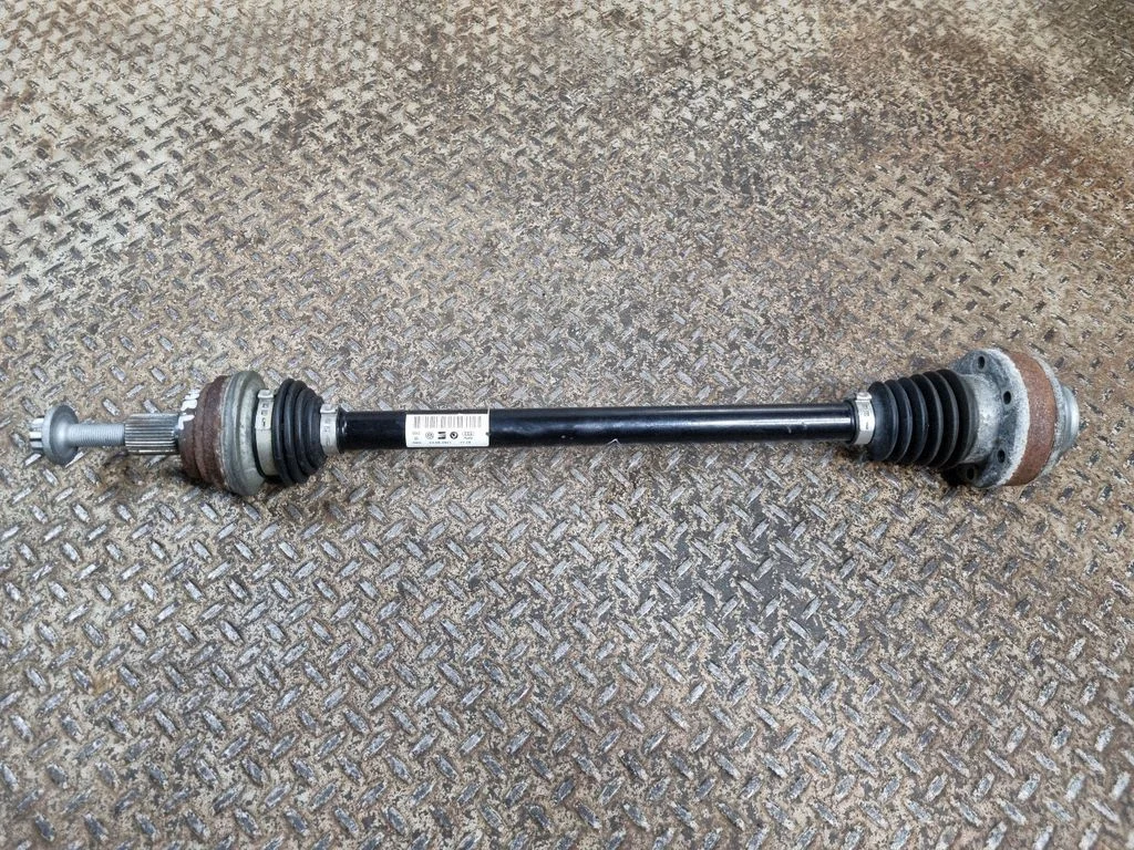 Rear driveshaft 3Q0501203B