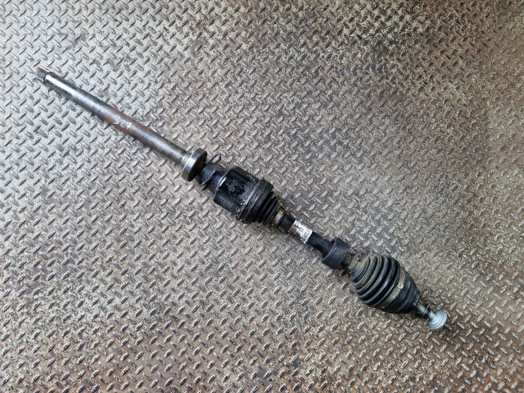 Front driveshaft 8482646