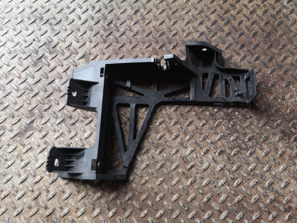Esistange kinnitusklamber – Ford Transit Custom (2013-2023)