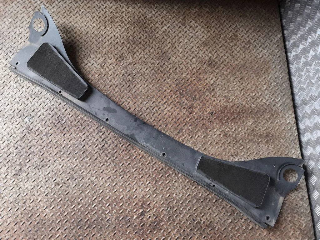 Wiper trim BM51A02216AF