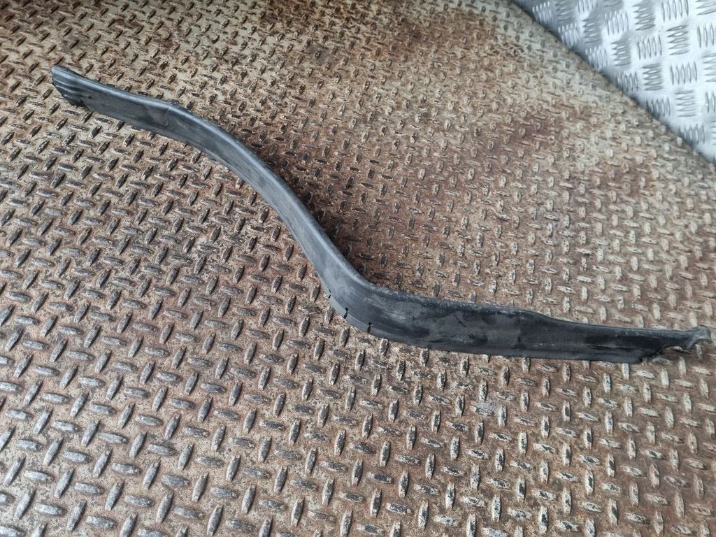 Engine compartment rubber – Mercedes-Benz C-Class AMG W204 (2007-2014)