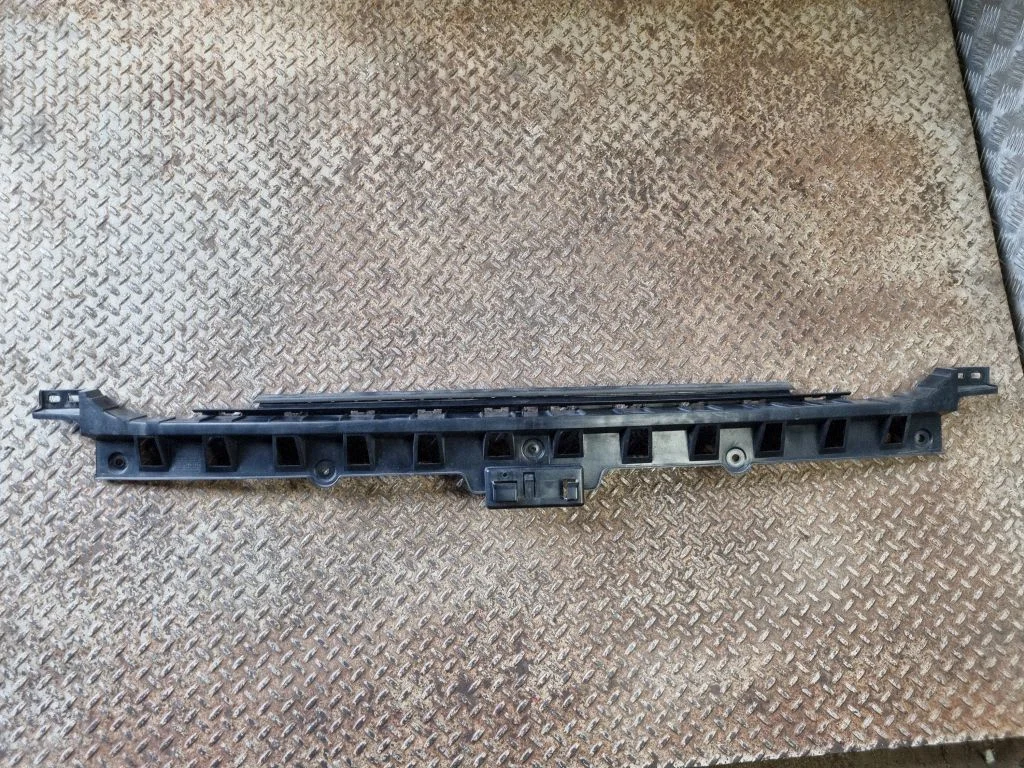 Rear bumper mounting bracket 68226564AB