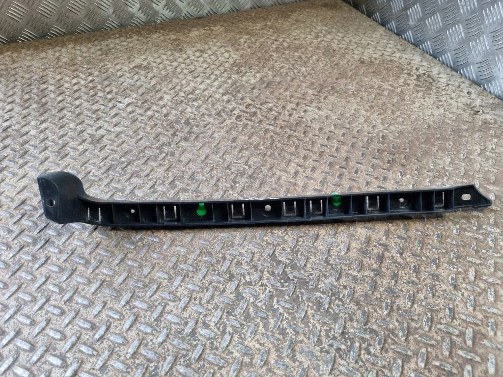 Rear bumper mounting bracket 68226565AC