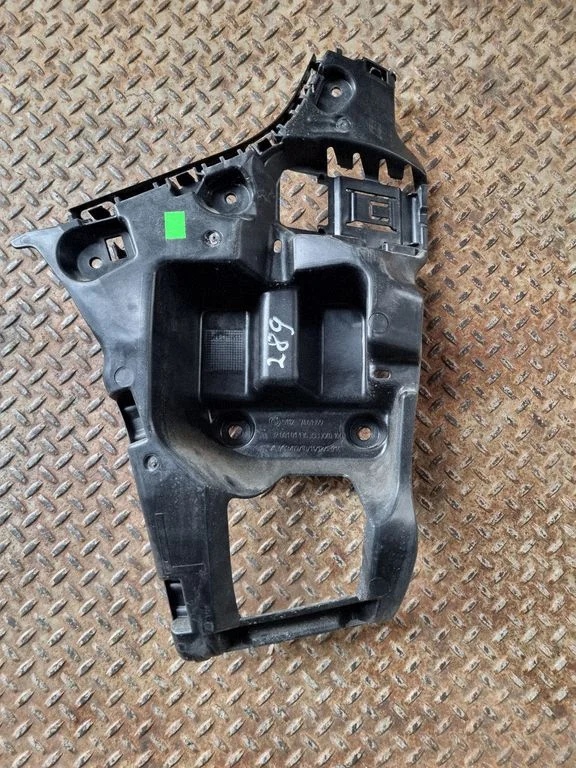 Rear bumper mounting bracket 7461399