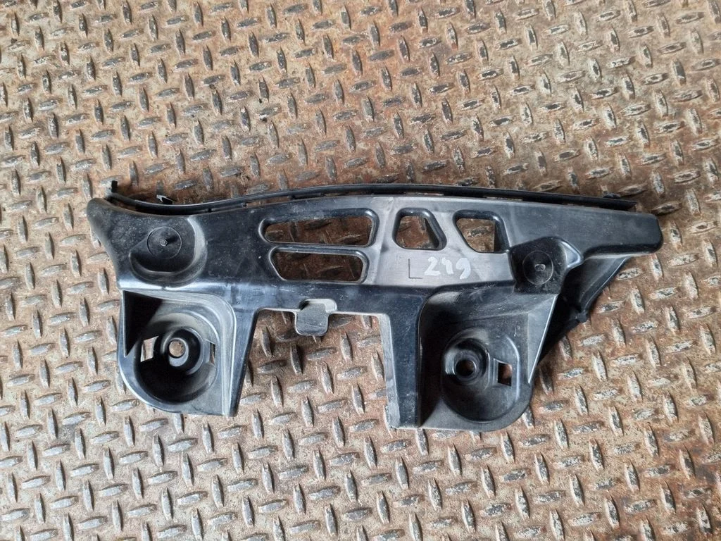 Tagumise kaitseraua kinnitusklamber – Mercedes-Benz CLA-klass C117 X117 W117 (2013-2019)