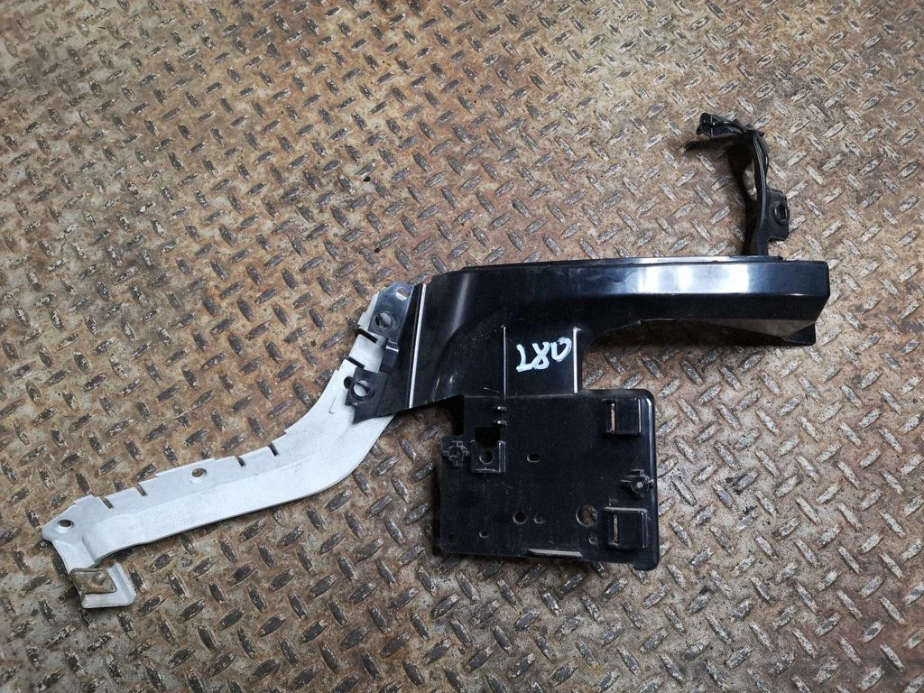 Rear bumper mounting bracket – Land Rover Range Rover Evoque L538 (2011-2018)