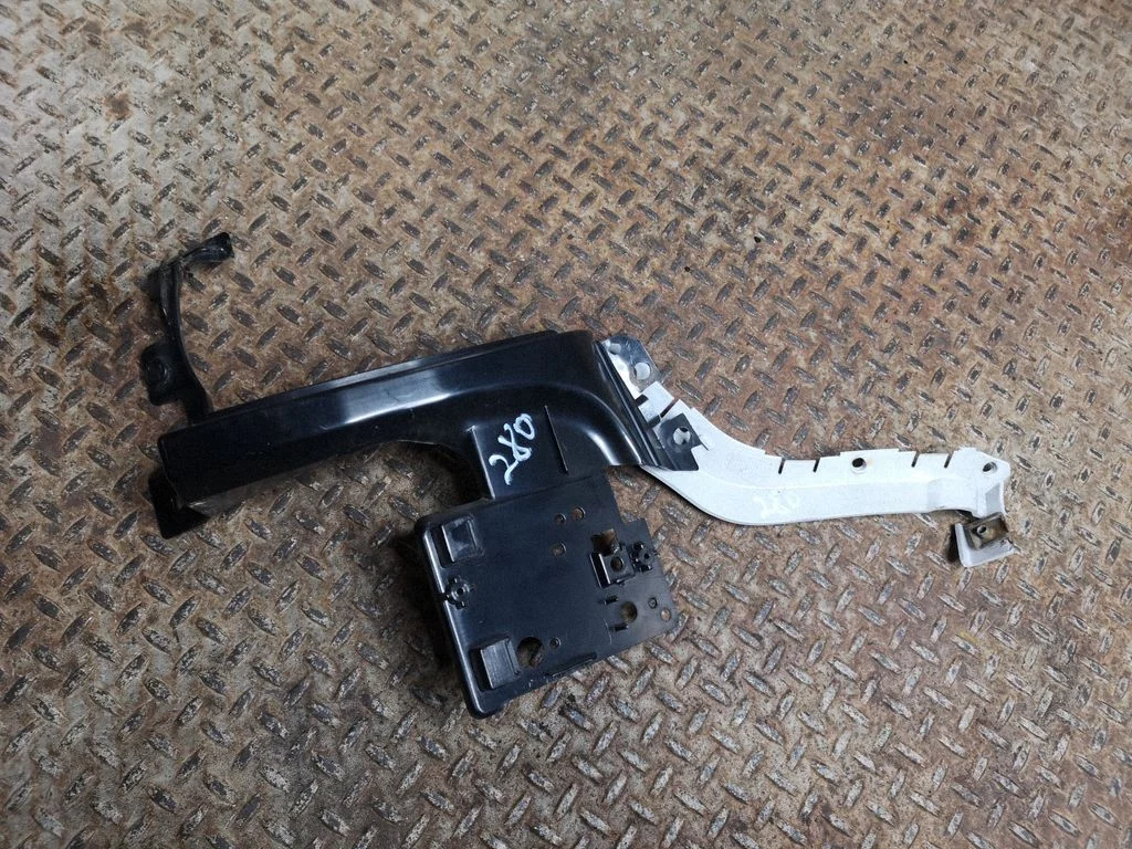 Rear bumper mounting bracket EJ3217A150AE