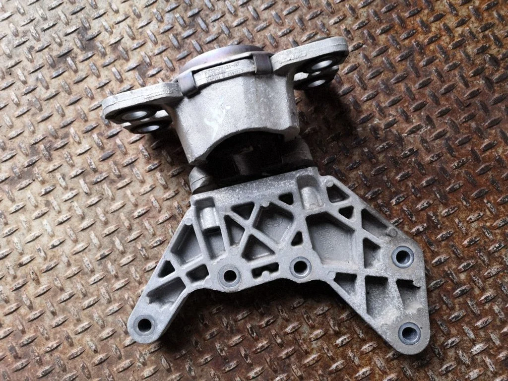 Gearbox mount EJ327M121AD