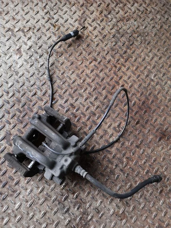 Rear brake caliper – left