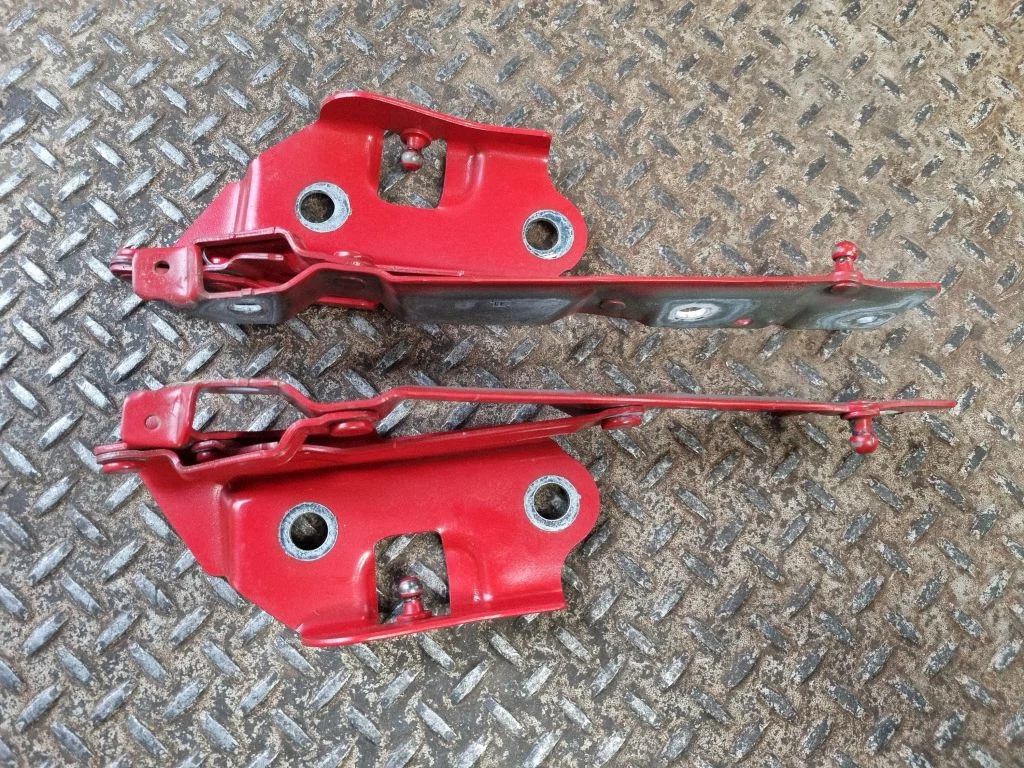 Tailgate/trunk/boot hinge 04589666AD
