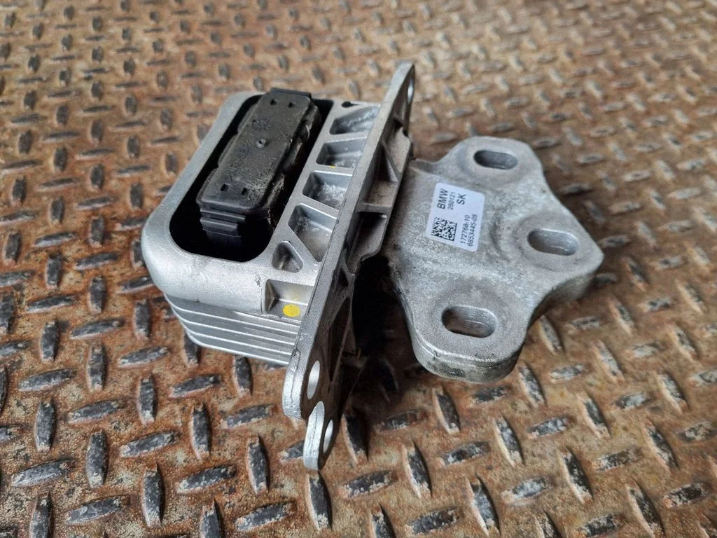 Gearbox mount 6853445