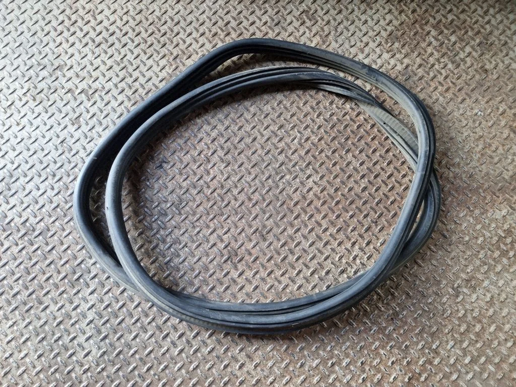 Loading door rubber seal (on body)