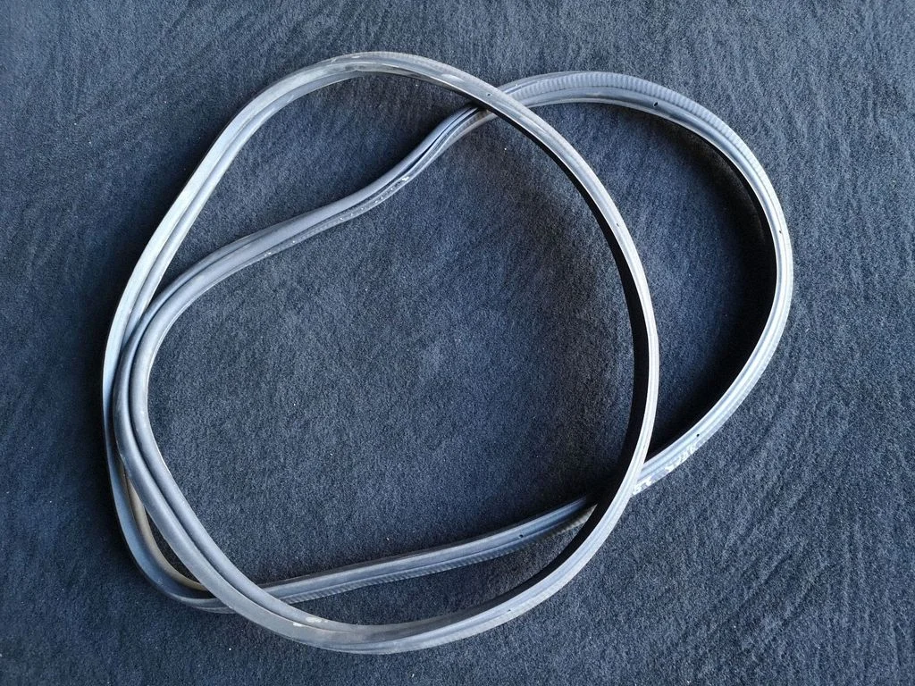 Loading door rubber seal (on body) 7255635