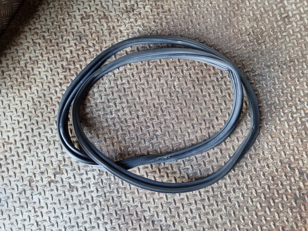 Loading door rubber seal (on body) GX73438A00A