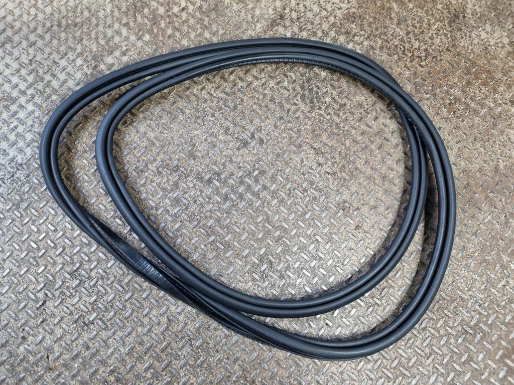 Front door rubber seal