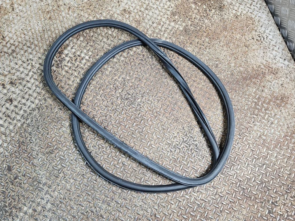Front door rubber seal 5NN867911