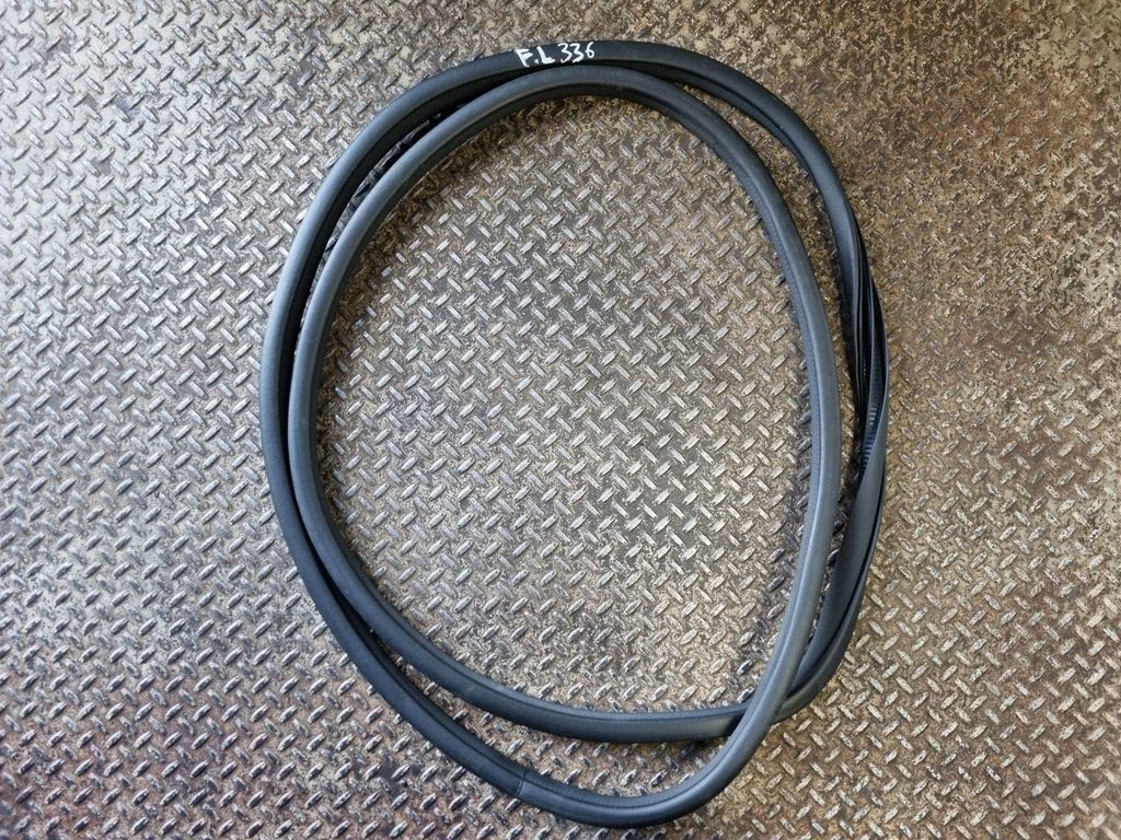 Uszczelka drzwi przednich (na karoserii) 68291607 – Ram 1500 DT (2018-)
