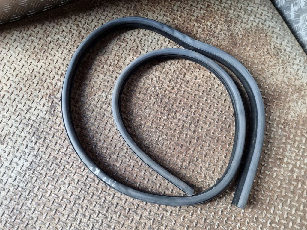 Front door rubber seal GX7320708A